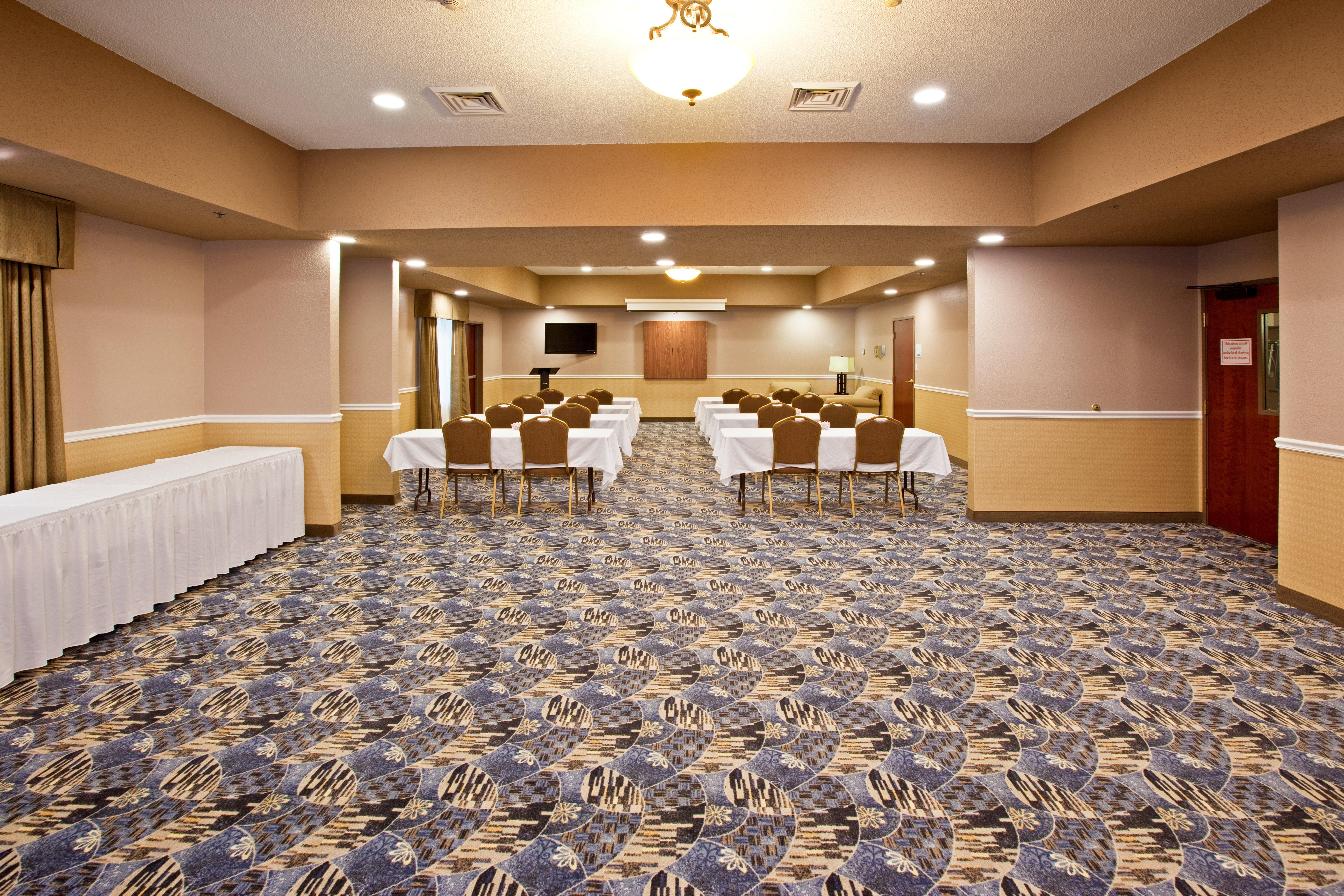 Holiday Inn Express Hotel & Suites Bedford By Ihg Exterior foto