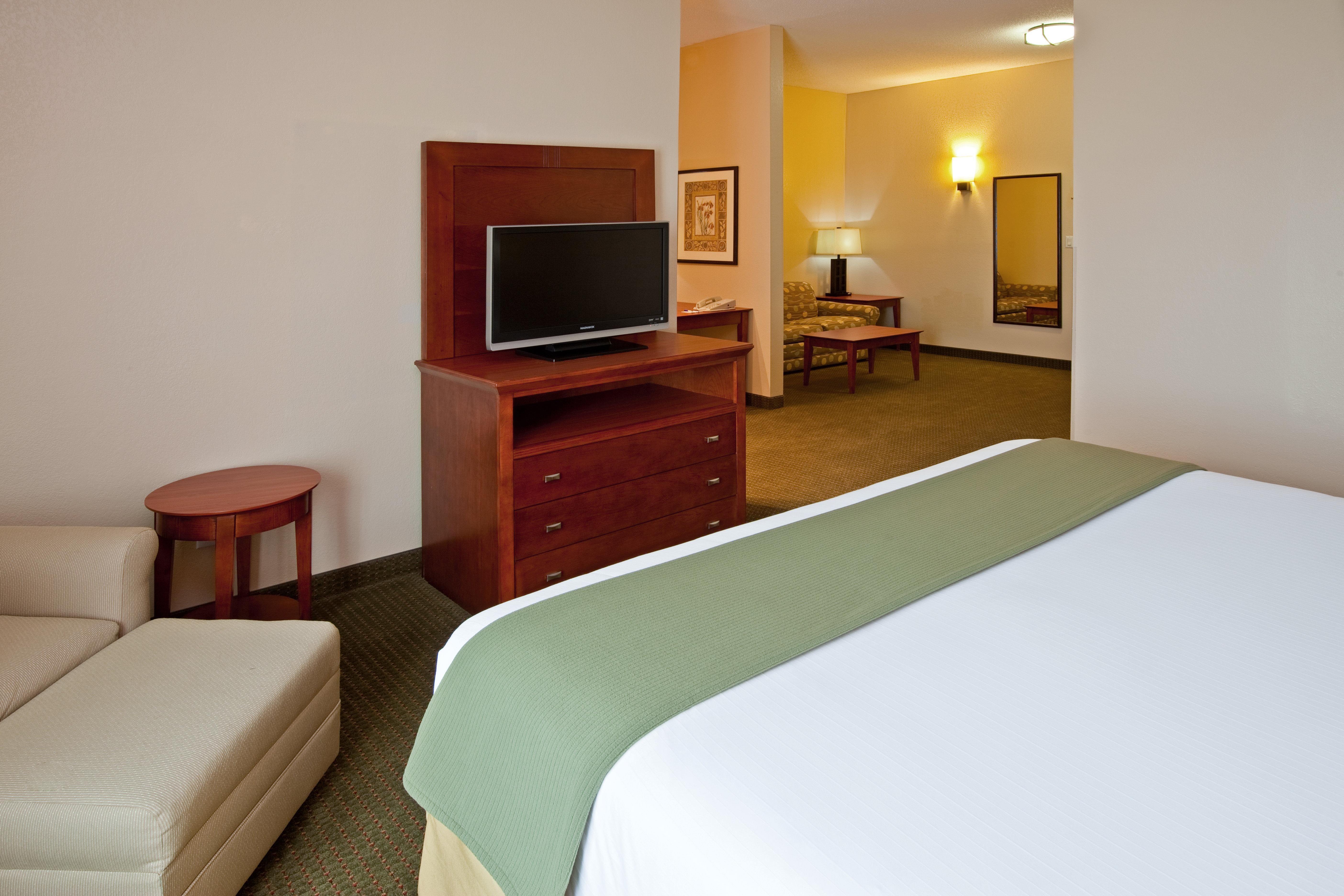 Holiday Inn Express Hotel & Suites Bedford By Ihg Exterior foto