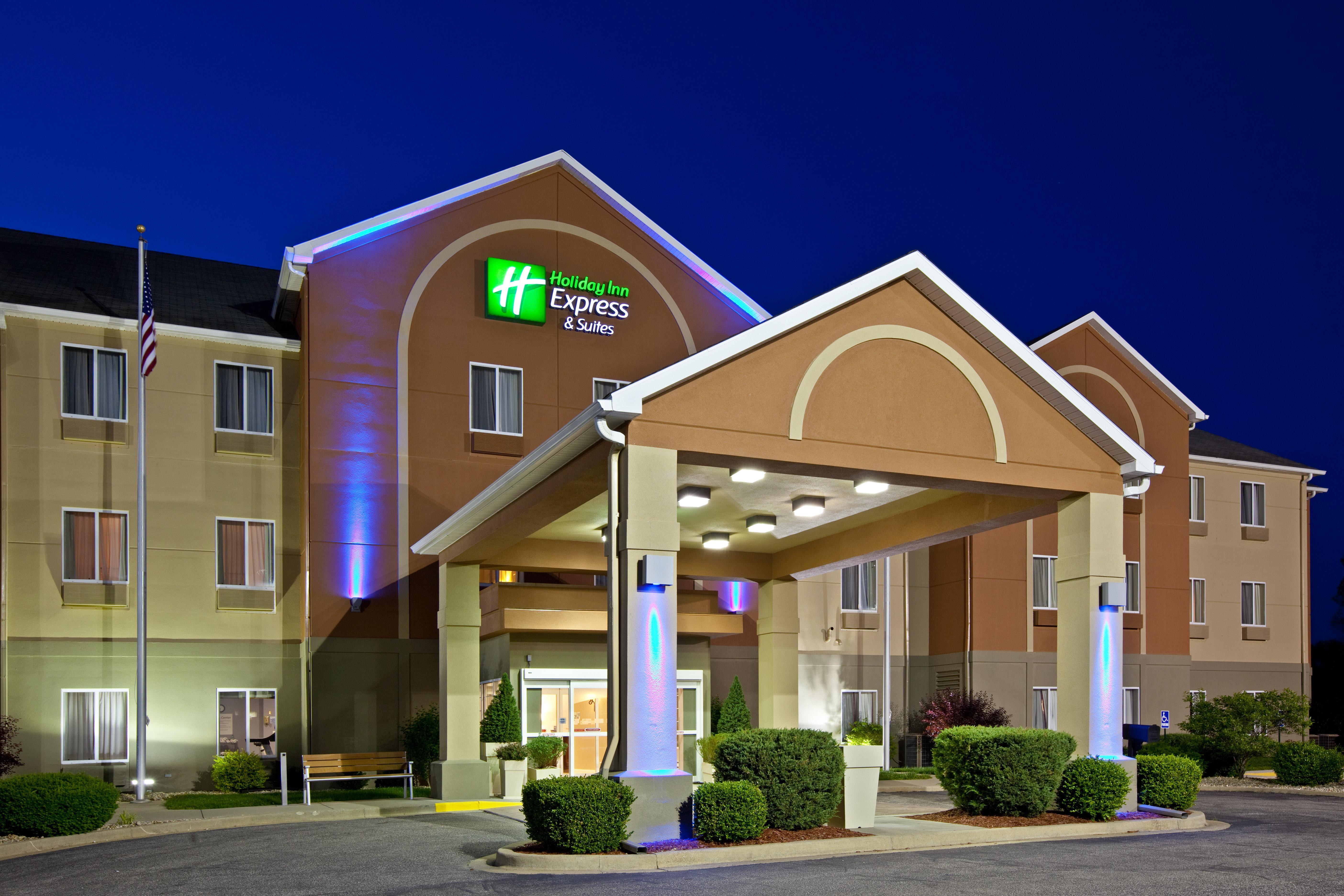 Holiday Inn Express Hotel & Suites Bedford By Ihg Exterior foto
